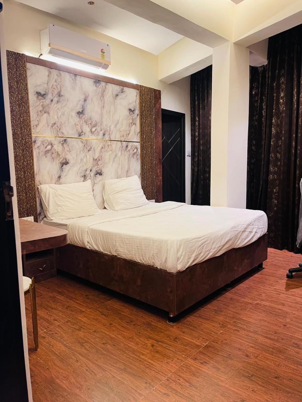 The Taaj Comforts Bangalore Exteriör bild
